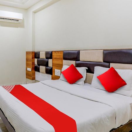 Hotel O Asopalav Naroda Екстер'єр фото