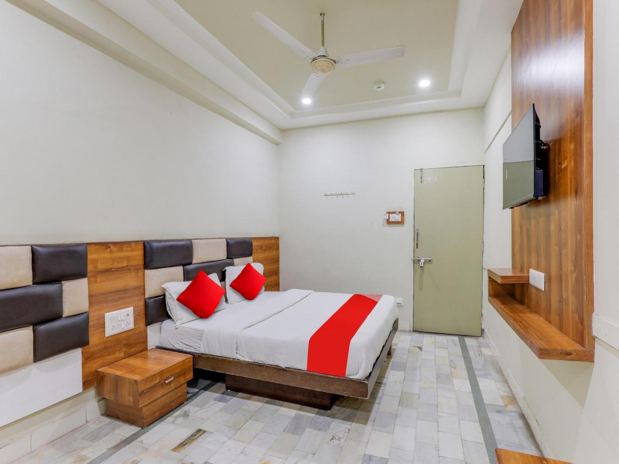 Hotel O Asopalav Naroda Екстер'єр фото