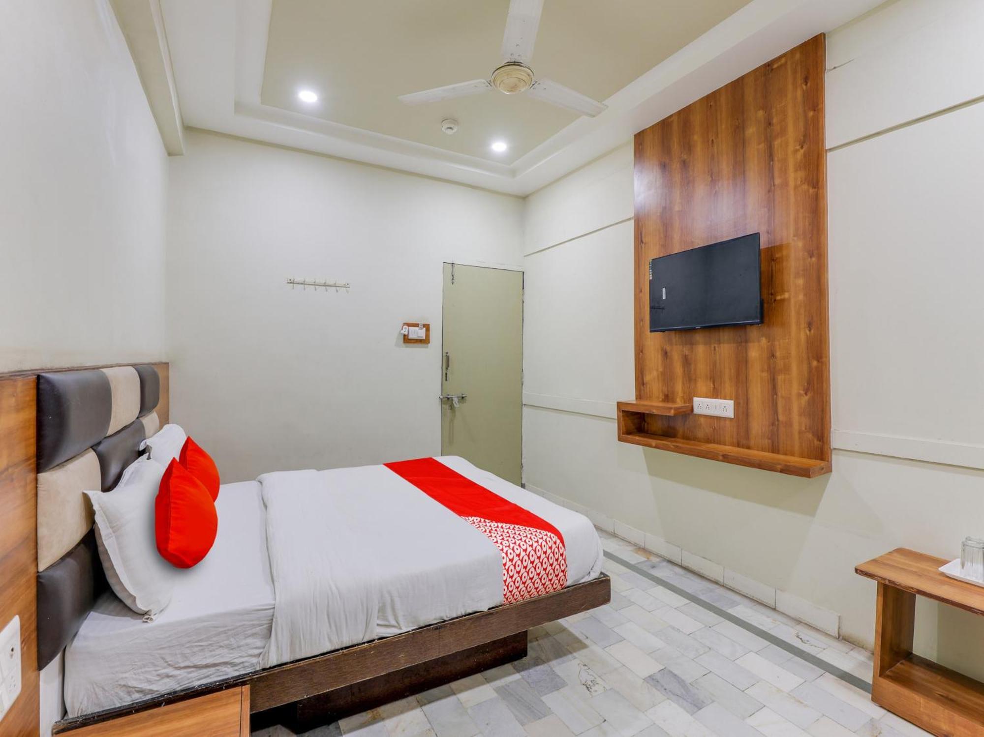 Hotel O Asopalav Naroda Екстер'єр фото
