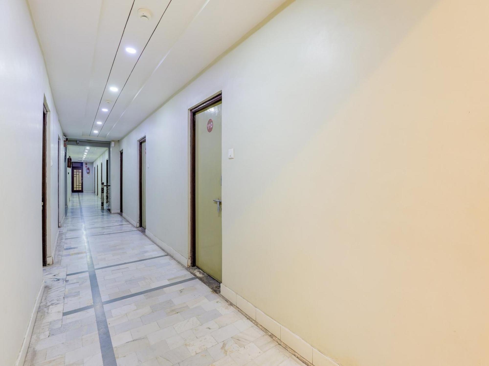 Hotel O Asopalav Naroda Екстер'єр фото