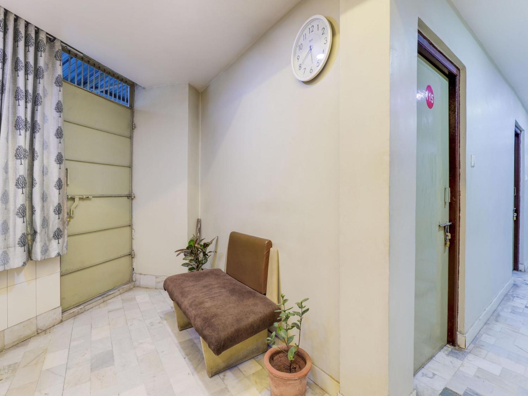 Hotel O Asopalav Naroda Екстер'єр фото