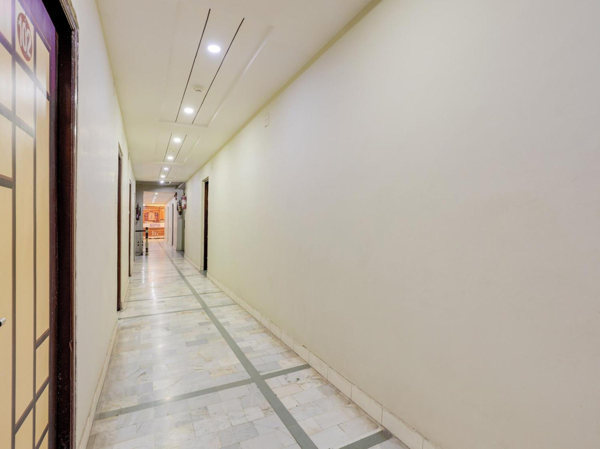 Hotel O Asopalav Naroda Екстер'єр фото