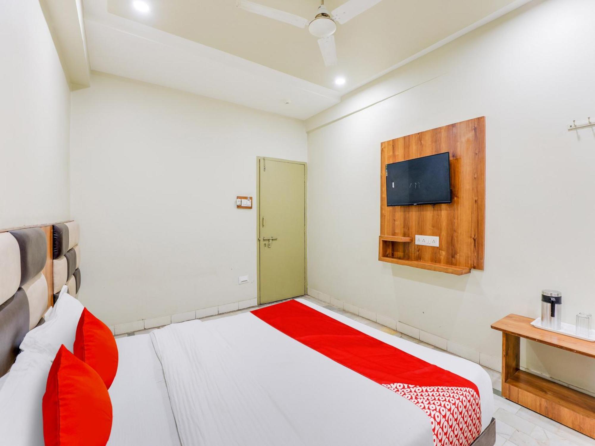 Hotel O Asopalav Naroda Екстер'єр фото