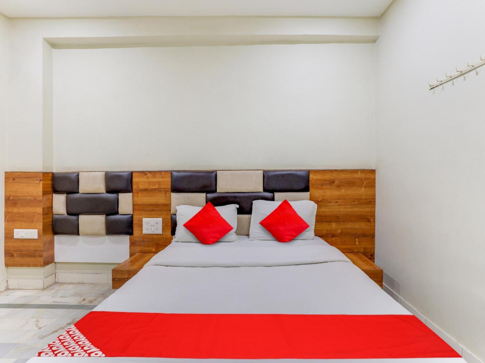 Hotel O Asopalav Naroda Екстер'єр фото